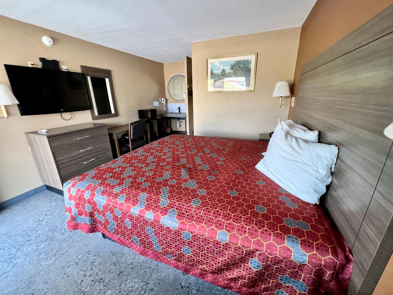 THE COUNTRY CORNER INN Main image 1